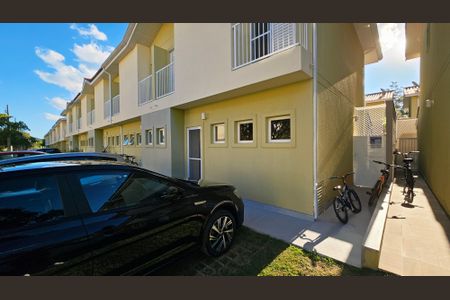 Casa de condomínio à venda com 130m², 3 quartos e 2 vagasFachada + Plaquinha