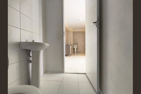 Apartamento para alugar com 38m², 2 quartos e sem vaga Apartamento para alugar com 38m², 2 quartos e sem vagaBanheiro