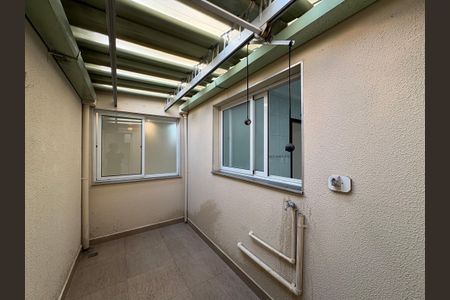 Apartamento à venda com 80m², 3 quartos e 2 vagas Apartamento à venda com 80m², 3 quartos e 2 vagasÁrea de Serviço