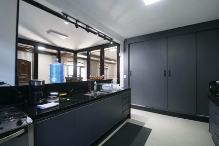 Casa para alugar com 420m², 6 quartos e 4 vagas Casa para alugar com 420m², 6 quartos e 4 vagasCozinha