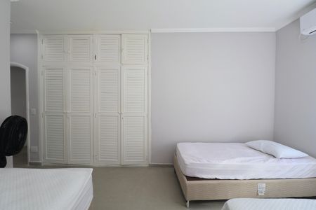 Casa para alugar com 420m², 6 quartos e 4 vagas Casa para alugar com 420m², 6 quartos e 4 vagasSuíte