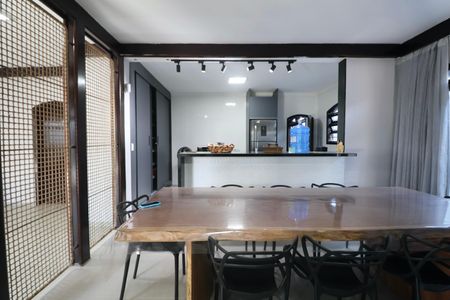 Casa para alugar com 420m², 6 quartos e 4 vagas Casa para alugar com 420m², 6 quartos e 4 vagasSala