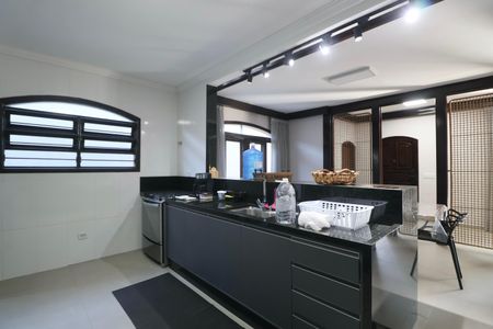 Casa para alugar com 420m², 6 quartos e 4 vagas Casa para alugar com 420m², 6 quartos e 4 vagasCozinha