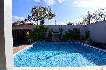 Casa para alugar com 420m², 6 quartos e 4 vagas Casa para alugar com 420m², 6 quartos e 4 vagasQuintal