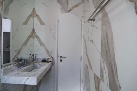 Casa para alugar com 420m², 6 quartos e 4 vagas Casa para alugar com 420m², 6 quartos e 4 vagasBanheiro Suíte 2