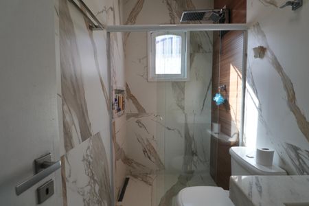 Casa para alugar com 420m², 6 quartos e 4 vagas Casa para alugar com 420m², 6 quartos e 4 vagasBanheiro Suíte 2