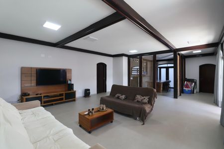 Casa para alugar com 420m², 6 quartos e 4 vagas Casa para alugar com 420m², 6 quartos e 4 vagasSala