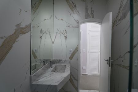 Casa para alugar com 420m², 6 quartos e 4 vagas Casa para alugar com 420m², 6 quartos e 4 vagasBanheiro Suíte