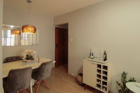 Apartamento à venda com 82m², 2 quartos e sem vagaSala