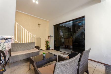 Casa à venda com 212m², 3 quartos e 3 vagas Casa à venda com 212m², 3 quartos e 3 vagasEntrada