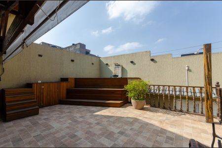 Casa à venda com 212m², 3 quartos e 3 vagas Casa à venda com 212m², 3 quartos e 3 vagasÁrea externa