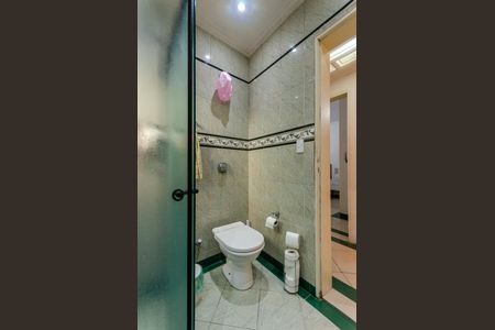 Casa à venda com 212m², 3 quartos e 3 vagas Casa à venda com 212m², 3 quartos e 3 vagasBanheiro 1