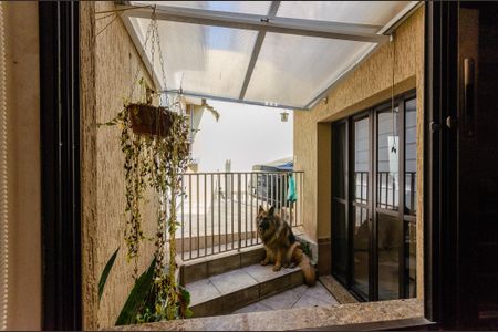 Casa à venda com 212m², 3 quartos e 3 vagas Casa à venda com 212m², 3 quartos e 3 vagasQuarto 2 - Janela