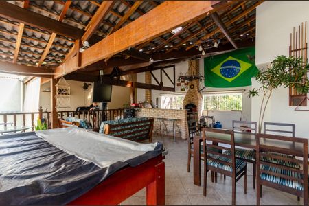 Casa à venda com 212m², 3 quartos e 3 vagas Casa à venda com 212m², 3 quartos e 3 vagasÁrea gourmet