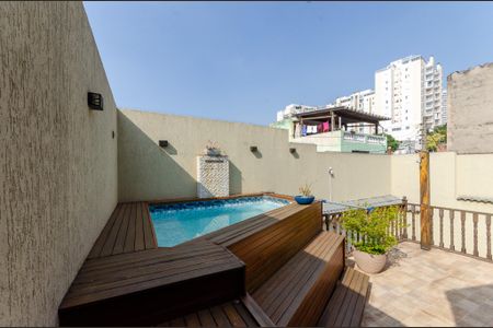 Casa à venda com 212m², 3 quartos e 3 vagas Casa à venda com 212m², 3 quartos e 3 vagasOfurô