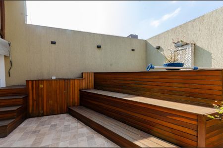 Casa à venda com 212m², 3 quartos e 3 vagas Casa à venda com 212m², 3 quartos e 3 vagasOfurô