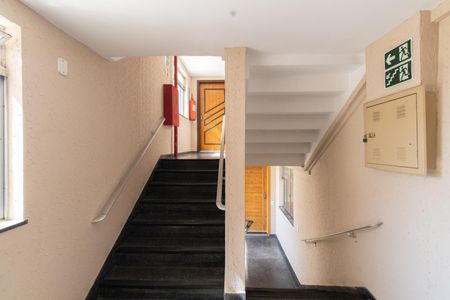 Apartamento à venda com 48m², 2 quartos e 1 vaga Apartamento à venda com 48m², 2 quartos e 1 vagaÁrea Comum - Escada