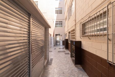 Apartamento à venda com 48m², 2 quartos e 1 vaga Apartamento à venda com 48m², 2 quartos e 1 vagaÁrea Comum - Escada