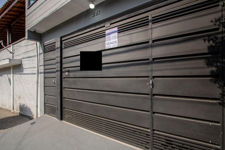 Casa à venda com 150m², 3 quartos e 2 vagasFachada + Placa