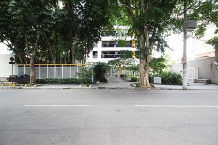 Apartamento para alugar com 55m², 2 quartos e 1 vaga Apartamento para alugar com 55m², 2 quartos e 1 vagaFachada