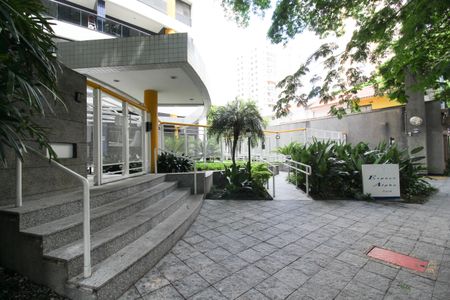 Apartamento para alugar com 55m², 2 quartos e 1 vaga Apartamento para alugar com 55m², 2 quartos e 1 vagaFachada