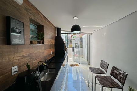 Apartamento à venda com 80m², 2 quartos e 2 vagasVaranda