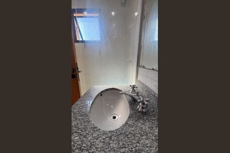 Apartamento à venda com 63m², 2 quartos e 1 vaga Apartamento à venda com 63m², 2 quartos e 1 vagaBanheiro da Suíte