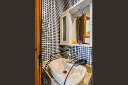 Apartamento à venda com 64m², 2 quartos e 1 vaga Apartamento à venda com 64m², 2 quartos e 1 vagaBanheiro Social