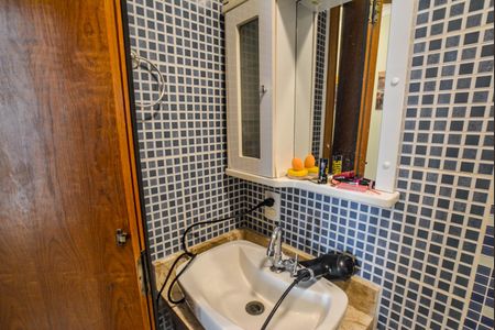 Apartamento à venda com 64m², 2 quartos e 1 vaga Apartamento à venda com 64m², 2 quartos e 1 vagaBanheiro Social