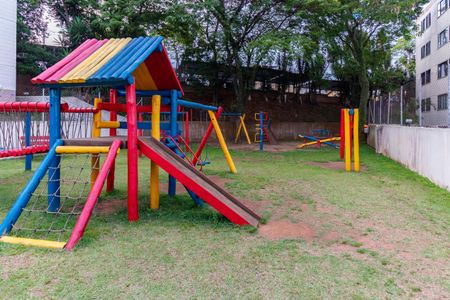 Apartamento à venda com 65m², 3 quartos e sem vagaÁrea comum - Playground