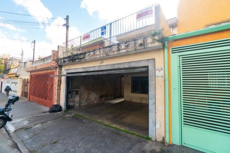 Casa à venda com 300m², 4 quartos e 2 vagas Casa à venda com 300m², 4 quartos e 2 vagasFachada