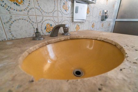 Casa à venda com 300m², 4 quartos e 2 vagas Casa à venda com 300m², 4 quartos e 2 vagasBanheiro da Suíte Detalhe