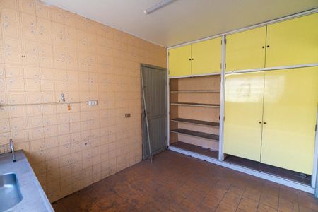 Casa à venda com 300m², 4 quartos e 2 vagas Casa à venda com 300m², 4 quartos e 2 vagasCozinha