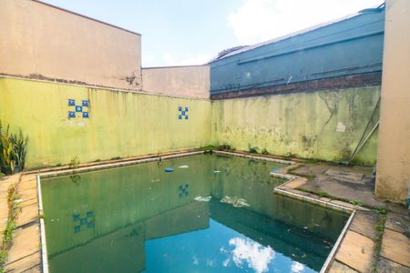 Casa à venda com 300m², 4 quartos e 2 vagas Casa à venda com 300m², 4 quartos e 2 vagasÁrea comum - Piscina