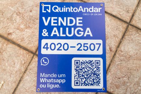 Casa à venda com 300m², 4 quartos e 2 vagas Casa à venda com 300m², 4 quartos e 2 vagasPlaquinha