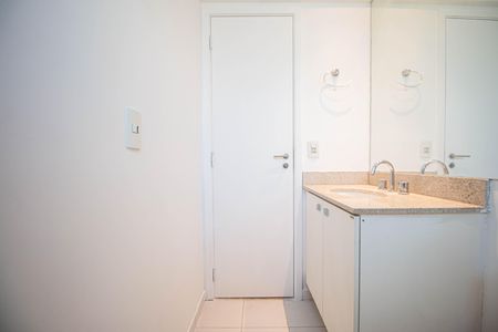 Apartamento à venda com 93m², 2 quartos e 2 vagasBanheiro da Suíte