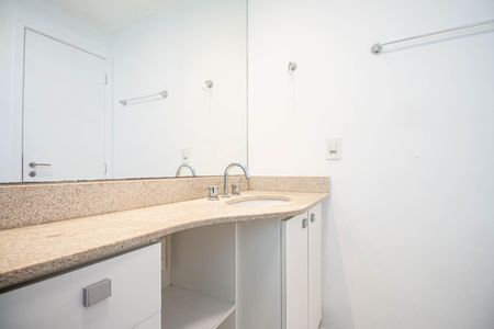 Apartamento à venda com 93m², 2 quartos e 2 vagasBanheiro da Suíte 2