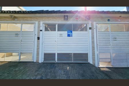 Casa à venda com 140m², 3 quartos e 2 vagas Casa à venda com 140m², 3 quartos e 2 vagasFachada