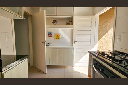 Casa à venda com 140m², 3 quartos e 2 vagas Casa à venda com 140m², 3 quartos e 2 vagasCozinha