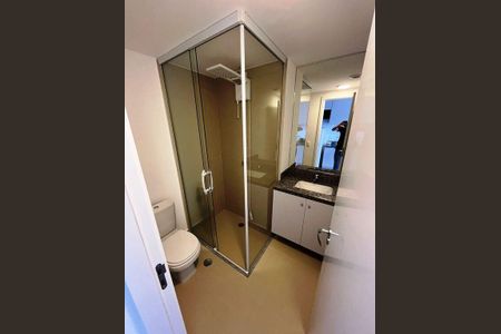 Banheiro de kitnet/studio para alugar com 1 quarto, 25m² em Pinheiros, São Paulo