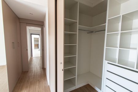 Apartamento à venda com 163m², 3 quartos e 2 vagas Apartamento à venda com 163m², 3 quartos e 2 vagasCloset da suíte 3