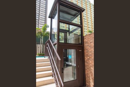 Apartamento à venda com 163m², 3 quartos e 2 vagas Apartamento à venda com 163m², 3 quartos e 2 vagasElevador de acesso