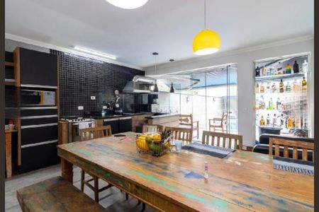 Casa à venda com 3 quartos, 260m² em Vila Mariza Mazzei, São Paulo