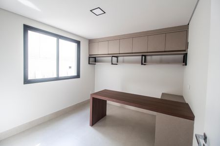 Casa à venda com 557m², 4 quartos e 8 vagasEscritório