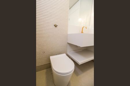 Casa à venda com 557m², 4 quartos e 8 vagasLavabo