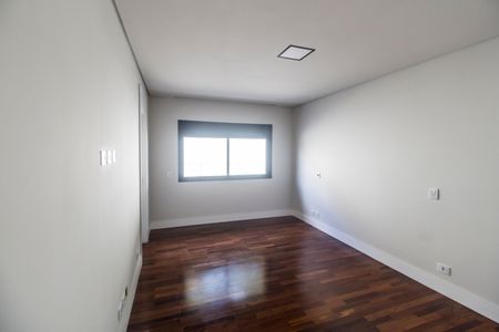 Casa à venda com 557m², 4 quartos e 8 vagasSuíte 4