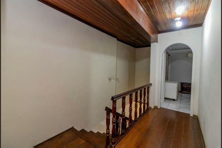 Casa à venda com 308m², 3 quartos e 2 vagas Casa à venda com 308m², 3 quartos e 2 vagasCorredor