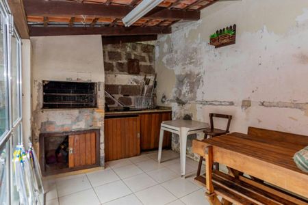 Casa à venda com 308m², 3 quartos e 2 vagas Casa à venda com 308m², 3 quartos e 2 vagasChurrasqueira