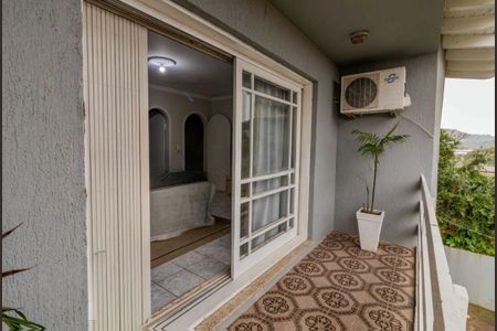 Casa à venda com 308m², 3 quartos e 2 vagas Casa à venda com 308m², 3 quartos e 2 vagasSacada