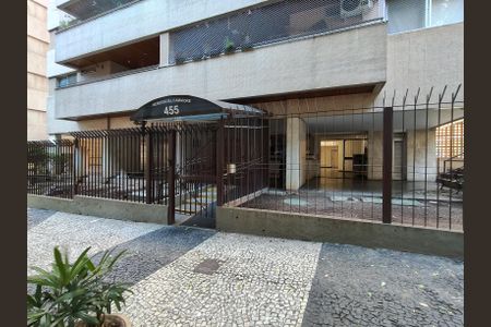 Apartamento à venda com 170m², 3 quartos e 1 vaga Apartamento à venda com 170m², 3 quartos e 1 vagaFachada